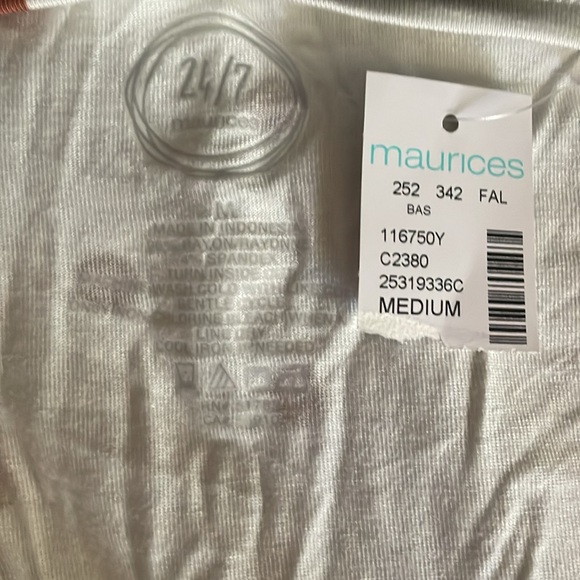 NWT Asymmetrical Maurice’s Tshirt - Picture 3 of 3